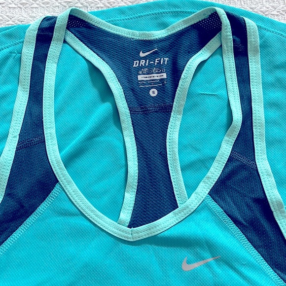 Nike Tank Top - Picture 2 of 3